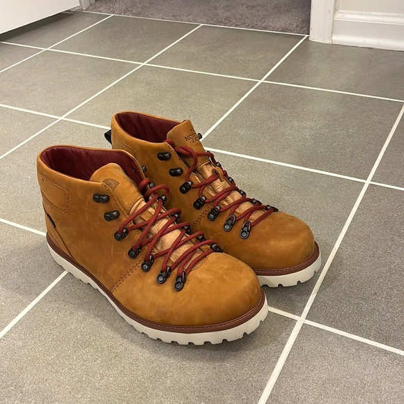 North Face 6 Ballard Winter Boot 